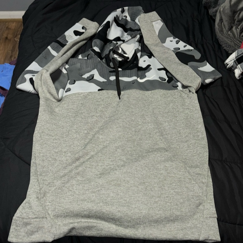 nike hoodie (camo)